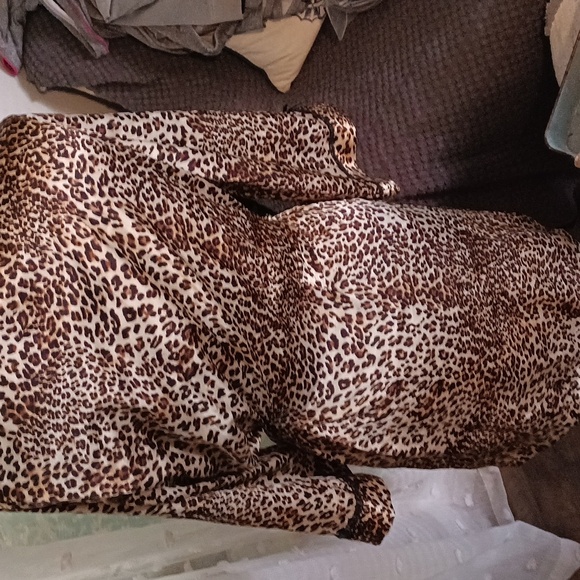 Leopard Silky Belted Robe🖤 - Picture 4 of 4